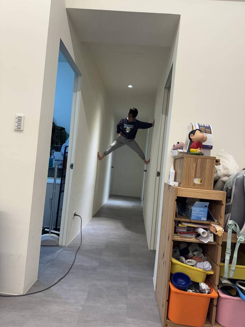 吳欣岱PO孩「爬牆照」引熱議 網驚呼：千年一遇練武奇才