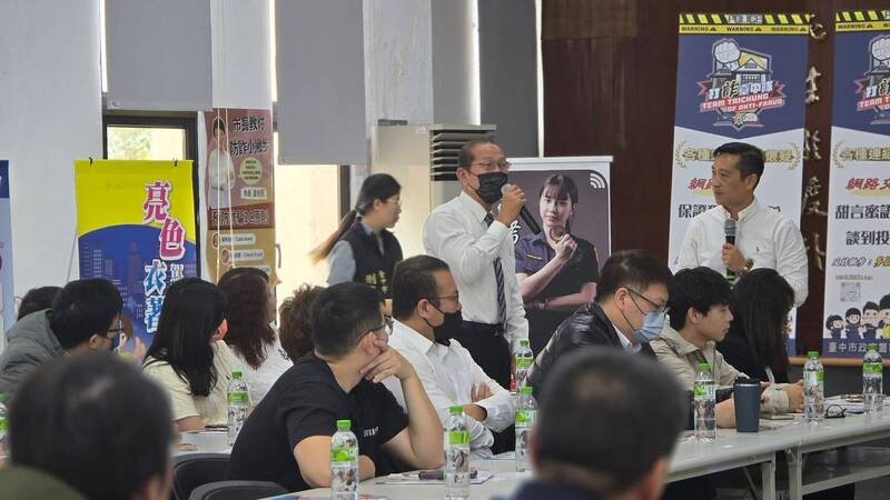 台中市第一分局分局长林大为（右）吁业者在不影响正常营运及旅客权益前提下，及早发现异常即时通报警方。（警方提供）