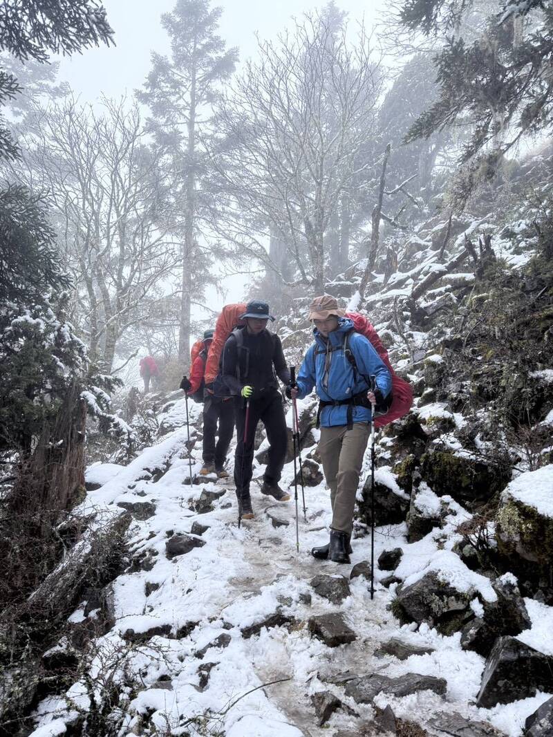 男山友登雪山失溫無呼吸心跳 台中市消防局救援中