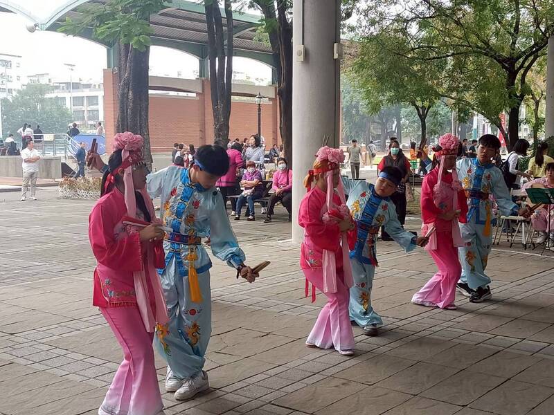 車鼓陣為傳統戲曲，但「瀕臨絕種」。（林宣佑提供）