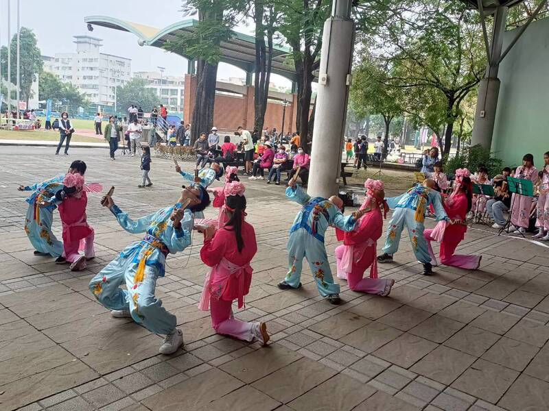 文賢社區兒少基地以車鼓陣首度登上全國賽事舞台。（林宣佑提供）