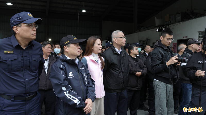 新北市府与台北客运今进行公车紧急状况演练,交通局长钟鸣时、双北、桃园市公车业者也到场观摩交流。(记者黄政嘉摄) 新北市府与台北客运今进行公车紧急状况演练,交通局长钟鸣时、双北、桃园市公车业者也到场观摩交流。(记者黄政嘉摄)