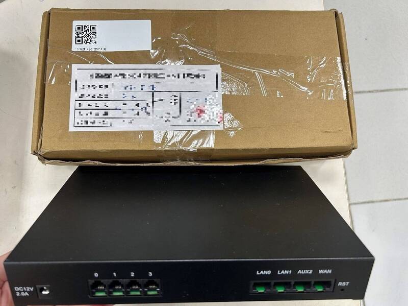 调查局执行今年第4波扩大打诈同步专案，查扣诈骗集团使用IPPBX设备。（调查局提供）