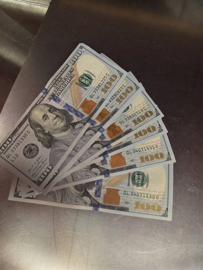 泰勒丝送的600美元。(图撷自Robyn Gentry脸书) 泰勒丝送的600美元。(图撷自Robyn Gentry脸书)