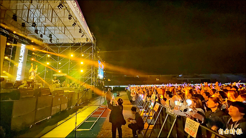 雲林萬人迎新年 六分半環場煙火驚豔