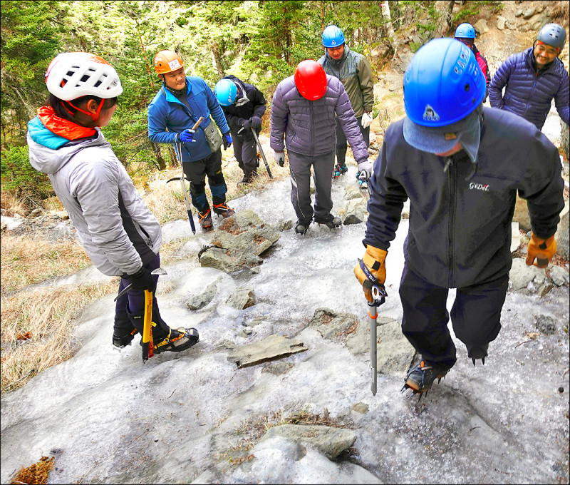 開年迎強烈冷氣團 明中部以北探10度/北台今明持續降雨 一路冷到下週日白天
