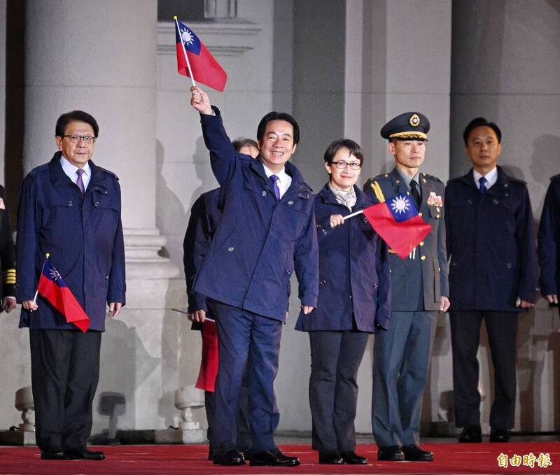 總統府升旗》賴清德與韓國瑜握手！ 鄭麗文、卓揆「近距離零互動」