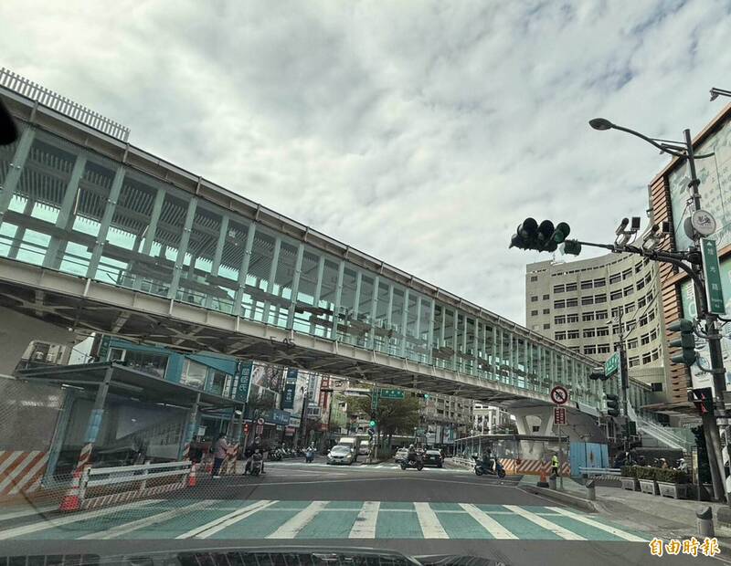 歷經23年等待 彰基71.3米人行天橋完工 最快2月啟用