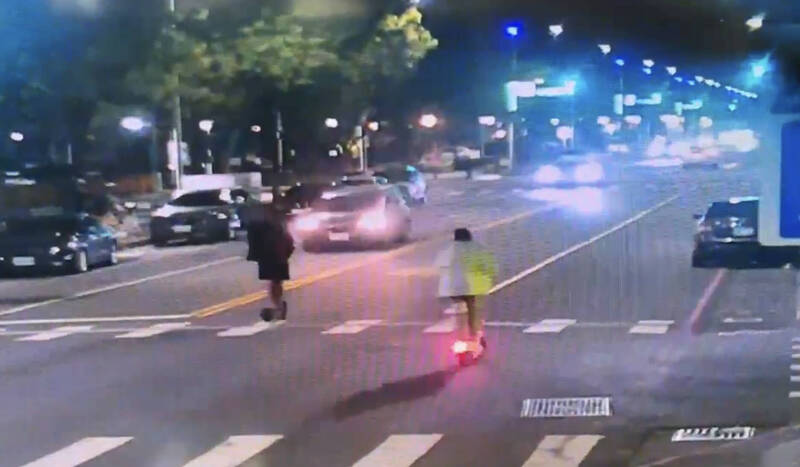 高雄男子跨年喝high 酒駕電動滑板車遭逮