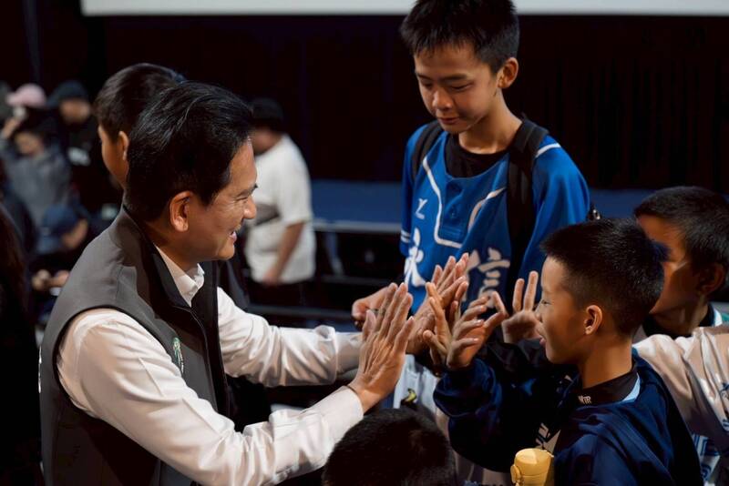 包場看《冠軍之路》 林俊憲：盼一棒接一棒、世代交替