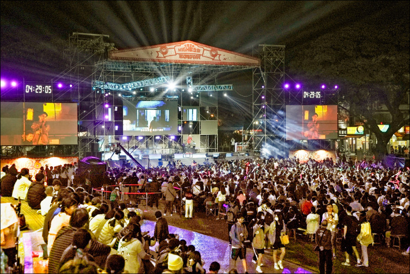 恆春關山送別2025夕陽 「歌舞昇屏」嗨跨年