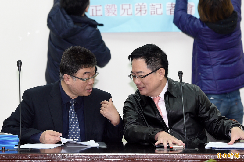 被稱為「正毅兄弟」的蔡正元（右）與邱毅（左）。（資料照）