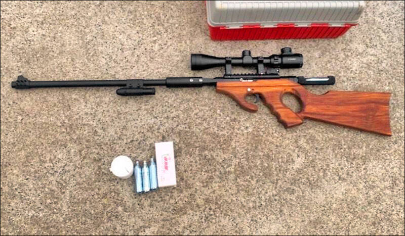 莽夫與前妻加油站談判 竟掏長短空氣槍恐嚇