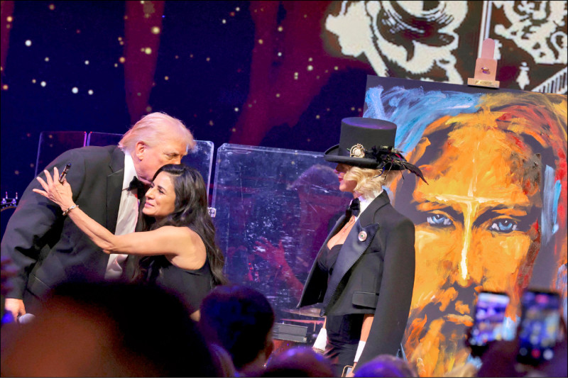 川普派對拍畫 8千萬售出