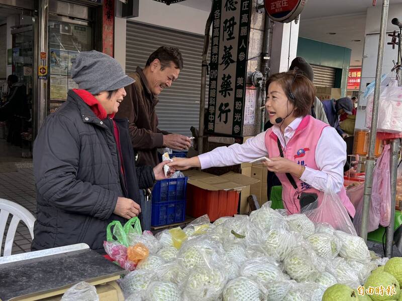 楊瓊瓔拚出線!上午清水、神岡掃街 傍晚直搗何欣純本命區新光市場