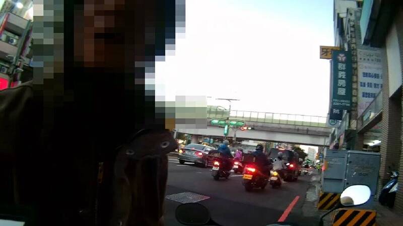 一面斑駁車牌助攻! 重新串起失聯20多年父女情