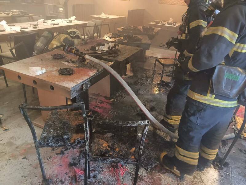 陈男因感情纠纷在火锅店纵火,波及在一旁吃火锅的张妇烧伤,她求偿1037万2836元,但等了1年7个月,判赔96万4567元。(民众提供) 陈男因感情纠纷在火锅店纵火,波及在一旁吃火锅的张妇烧伤,她求偿1037万2836元,但等了1年7个月,判赔96万4567元。(民众提供)