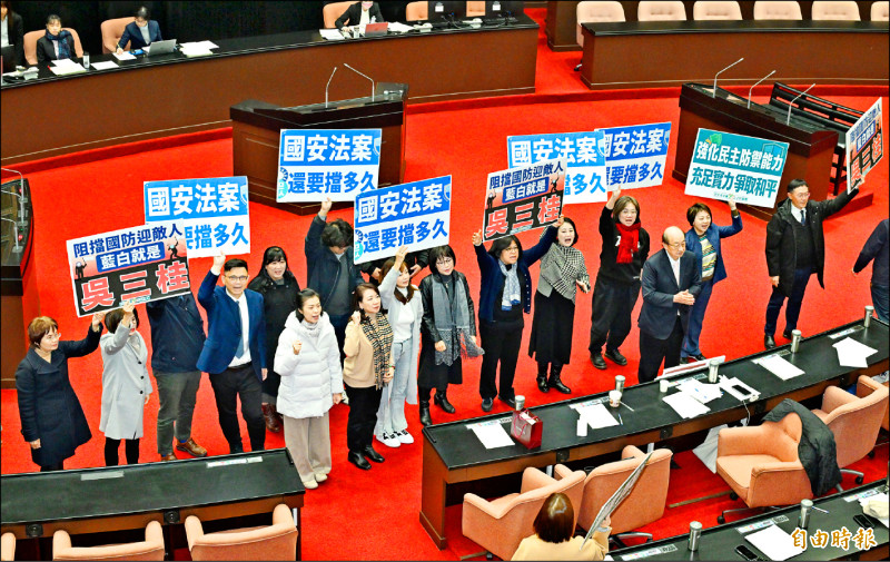 藍白封殺譴責軍演案 綠轟：向中共下跪