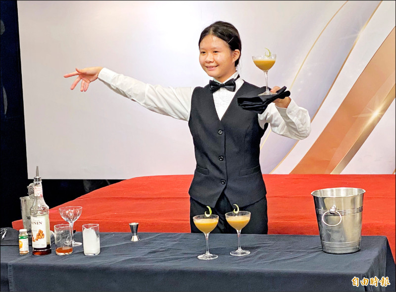 調飲練習3週 15歲蕭苡晴首賽奪金