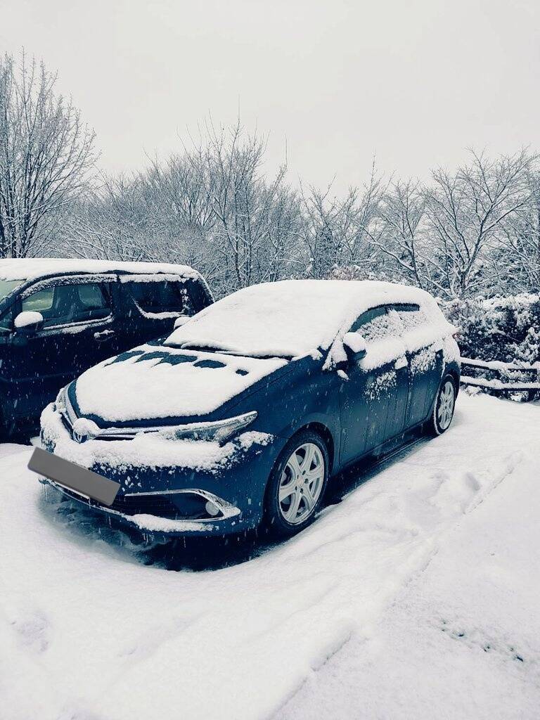 三峰神社停車場車輛。（圖擷自「@MrMacgyver2」X帳號）