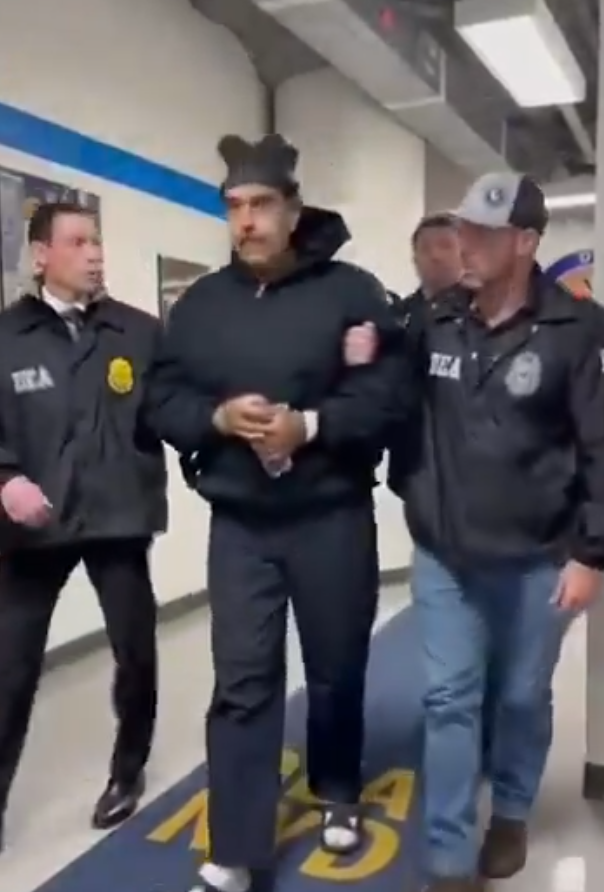 白宮發布馬杜羅遭押送新影片! 狠酸是「罪犯遊街」