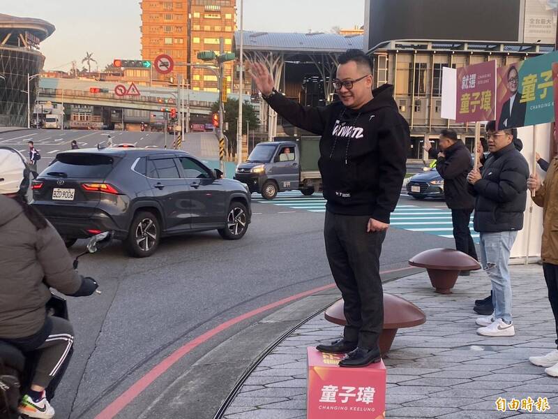 參選基隆市長動起來 童子瑋今早站街頭向民眾請安