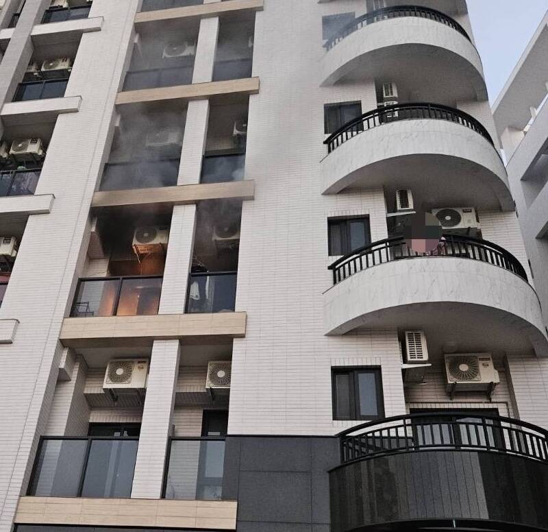 台南新市華廈住宅火警  3女一度受困陽台、嗆傷送醫