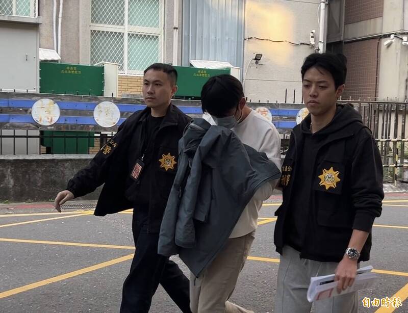 位于台北信义区的知名雪茄馆Cigar Vie,疑沦为太子集团在台的秘密水房,检方指挥刑事局、信义分局昨兵分5路展开搜索,并将经营负责人陈姓兄弟档拘提到案。(记者刘咏韵摄) 位于台北信义区的知名雪茄馆Cigar Vie,疑沦为太子集团在台的秘密水房,检方指挥刑事局、信义分局昨兵分5路展开搜索,并将经营负责人陈姓兄弟档拘提到案。(记者刘咏韵摄)