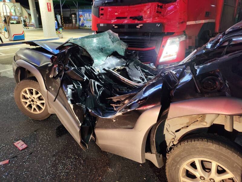 南迴公路台東大武3車連環撞 1車扭曲呈｢V型｣7旬駕駛亡