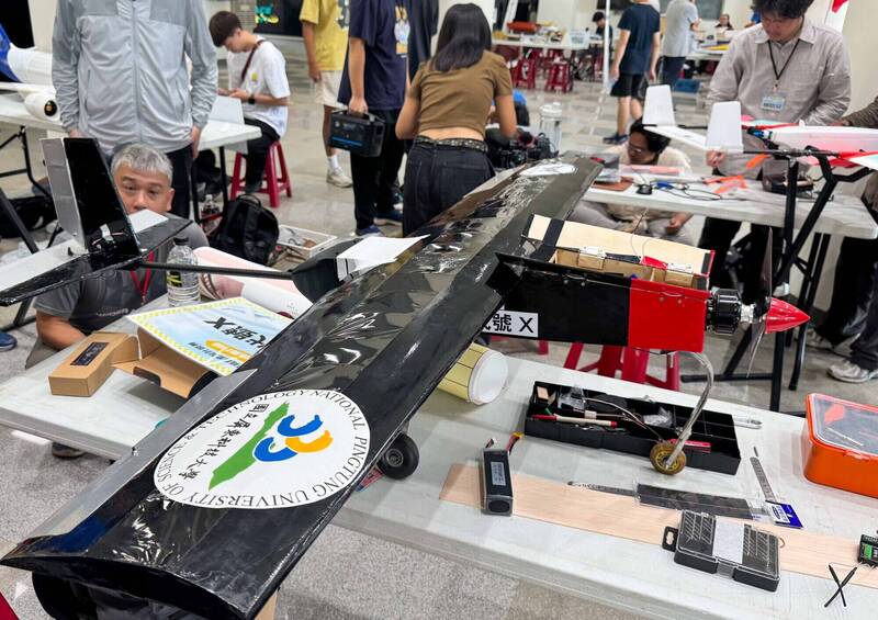從無到有!屏科大團隊無人機賽奪銀牌 非科班生整機自製「很感動」