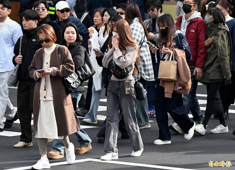 16縣市低溫特報！強烈大陸冷氣團南下 各地越晚越冷