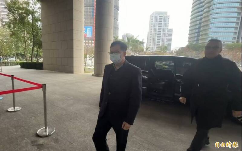 海基會前董事長鄭文燦被控桃園市長任內收賄500萬元案，桃園地院今天上午再度開庭審理，鄭文燦由律師陪同到庭。（記者余瑞仁攝）
