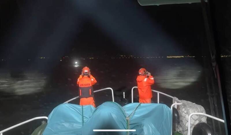 金門海巡隊派出人、船協尋。(金門海巡隊提供) 金門海巡隊派出人、船協尋。(金門海巡隊提供)