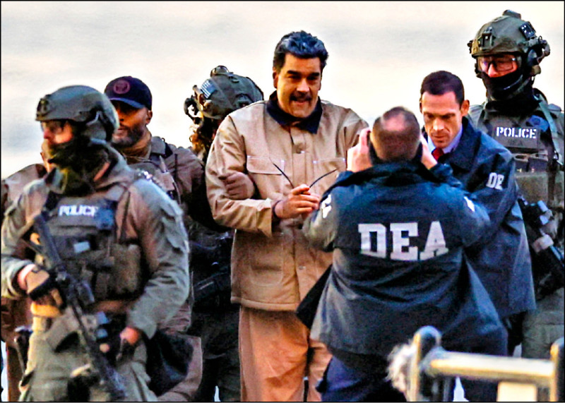 被美國逮捕的委內瑞拉總統馬杜羅夫婦，美東時間5日中午在紐約曼哈頓聯邦法院出庭，每項罪名一旦定罪，最高可判處數十年、甚至終身監禁。（路透）