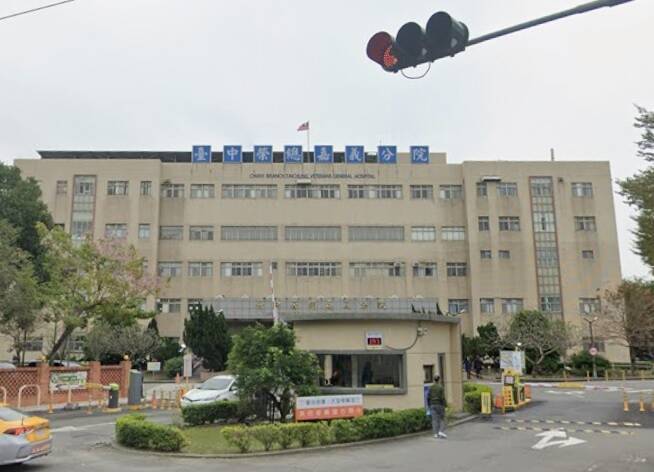 嘉義急診驚魂！男子持雙刀作勢攻擊、咆哮護理師 判刑3月