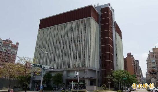 海軍士官在左營住家大樓墜落 送醫搶救中