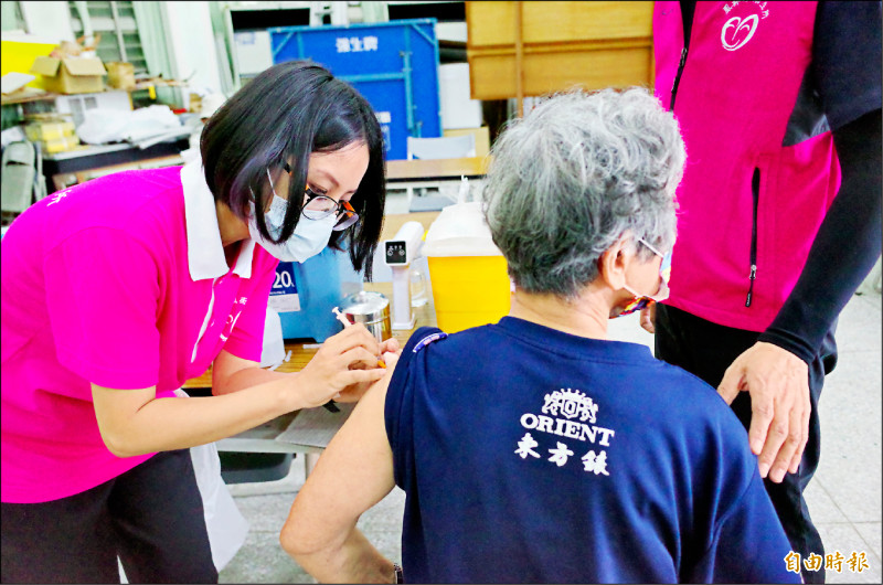 長輩免健保費 花縣府提前宣佈致電話爆滿