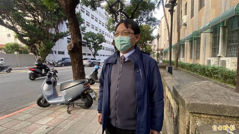 台北地检署检察官徐名驹今出庭,结束后步出法院。(记者杨心慧摄) 台北地检署检察官徐名驹今出庭,结束后步出法院。(记者杨心慧摄)