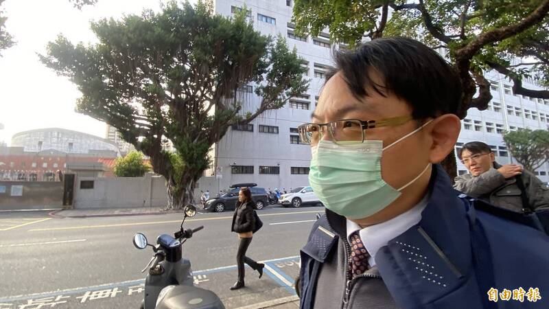 台北地检署检察官徐名驹今出庭,结束后步出法院。(记者杨心慧摄) 台北地检署检察官徐名驹今出庭,结束后步出法院。(记者杨心慧摄)