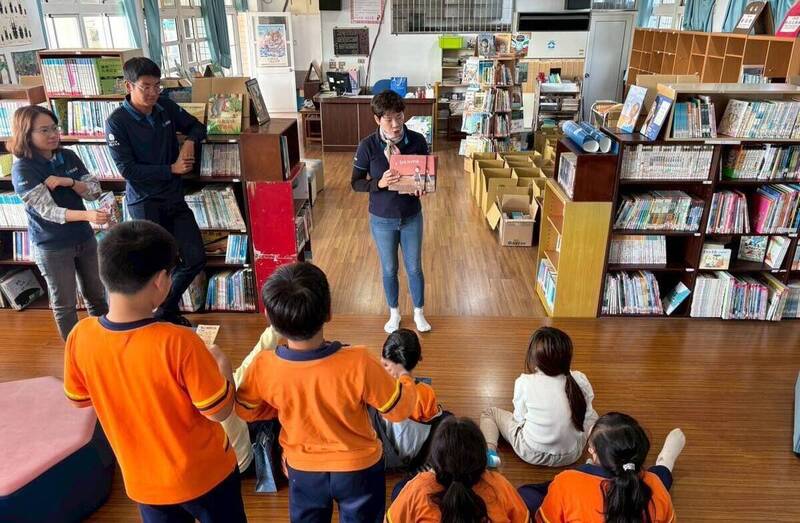 「好讀列車」前進北門蚵寮國小 聽繪本故事了解家鄉鹽業