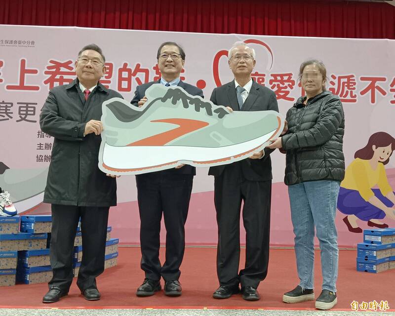 更生保護會募4千雙鞋 助更生家庭踏出穩健的腳步