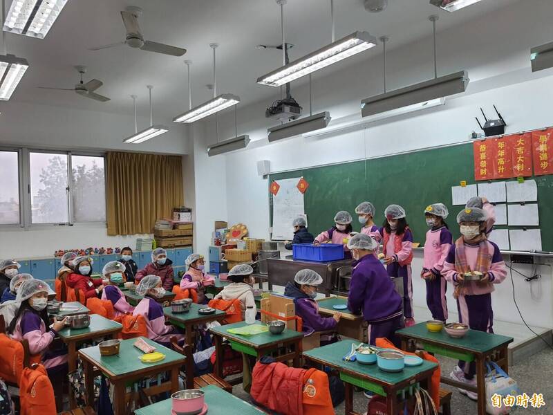 新竹市跟進!高虹安宣布8月起國中小營養午餐全面免費