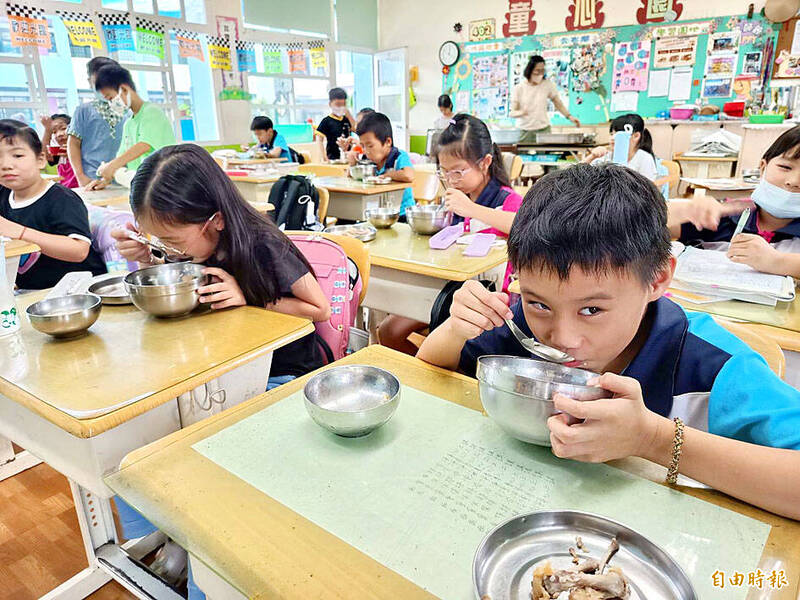 《TAIPEI TIMES》Kaohsiung, Taichung to give free school lunches