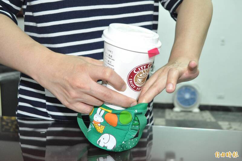 一看就是台灣人!出國拿「這2物」秒認親 網加碼:這單品也超準