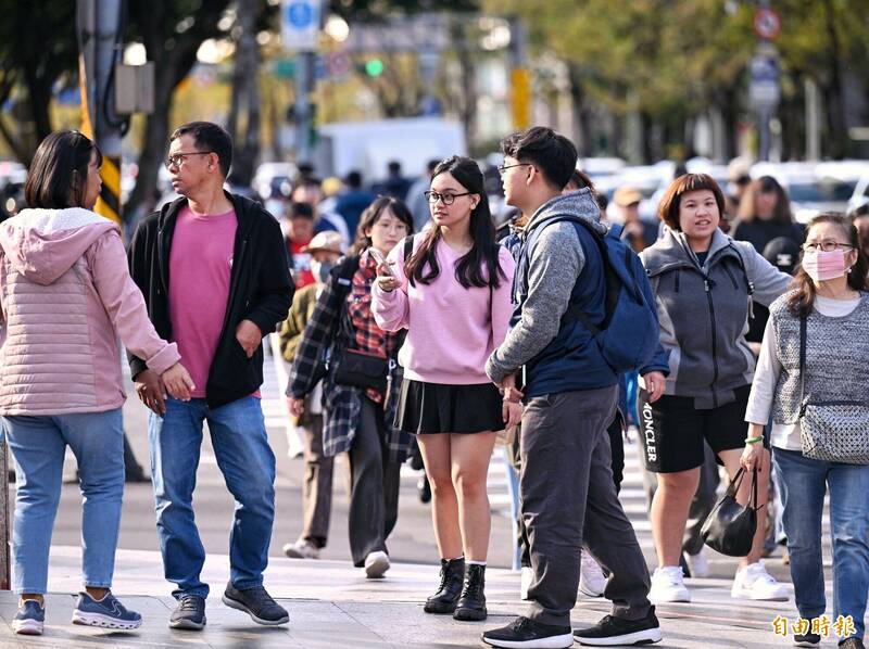明天氣溫回升!東部零星降雨 上山謹防霜害