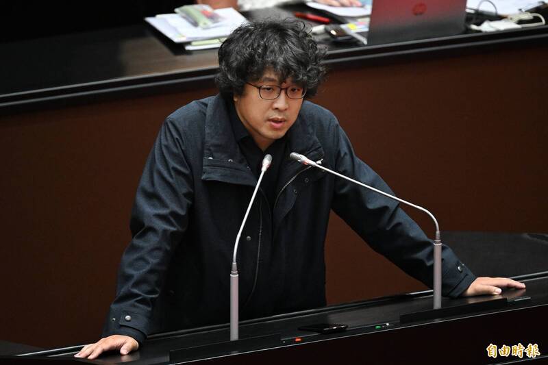 代孕制度在台灣不合適 沈伯洋舉自身經驗：血緣不是家庭唯一標準