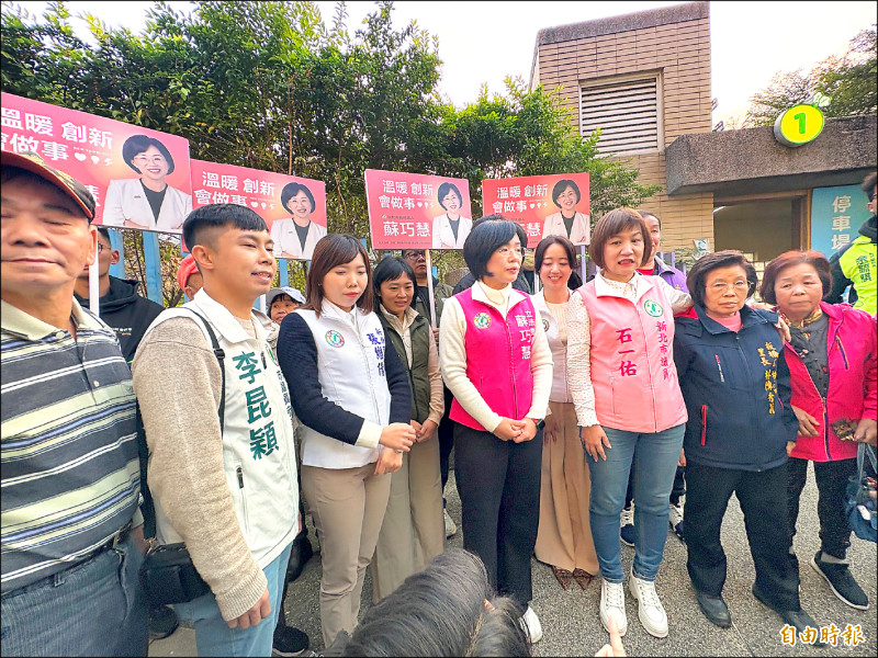 蘇巧慧率新北隊 板橋黃昏市場掃街