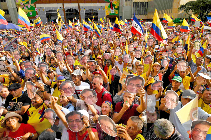 馬杜羅翻版? 哥倫比亞總統轉向