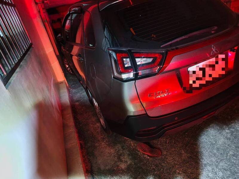 離奇!台中男子卡車門與牆壁縫隙 慘遭夾死