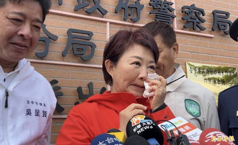 冷風灌進新落成啟用六寶派出所 盧秀燕頻擦鼻水